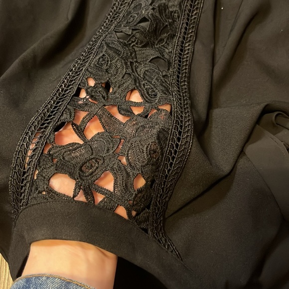 Small Like New Show stopper Black Kenzie Blouse - Picture 11 of 11